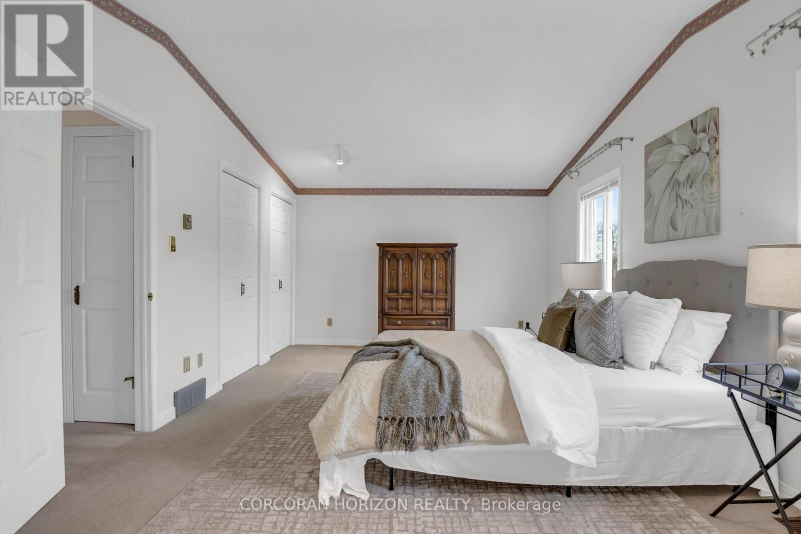 318 BURNETT AVENUE Image 21