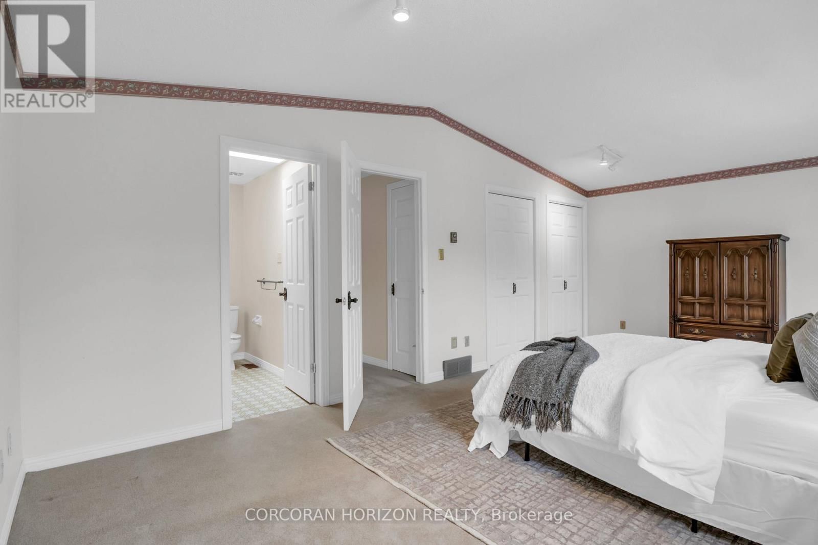 318 BURNETT AVENUE Image 22