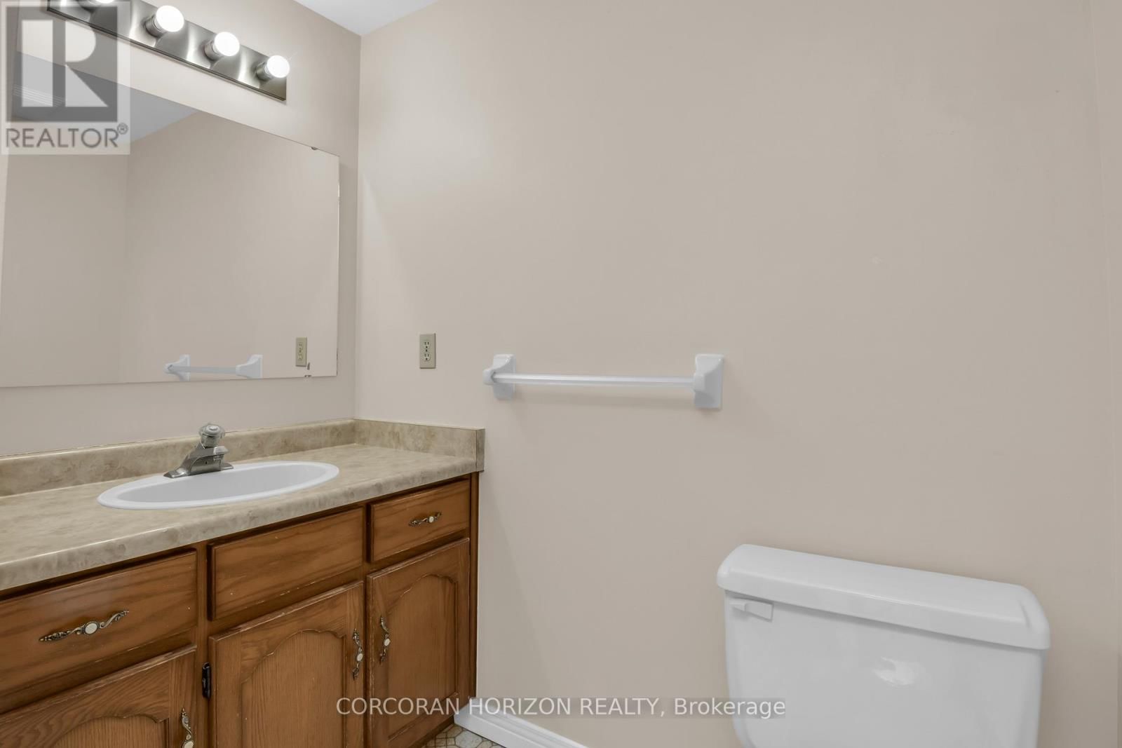 318 BURNETT AVENUE Image 24