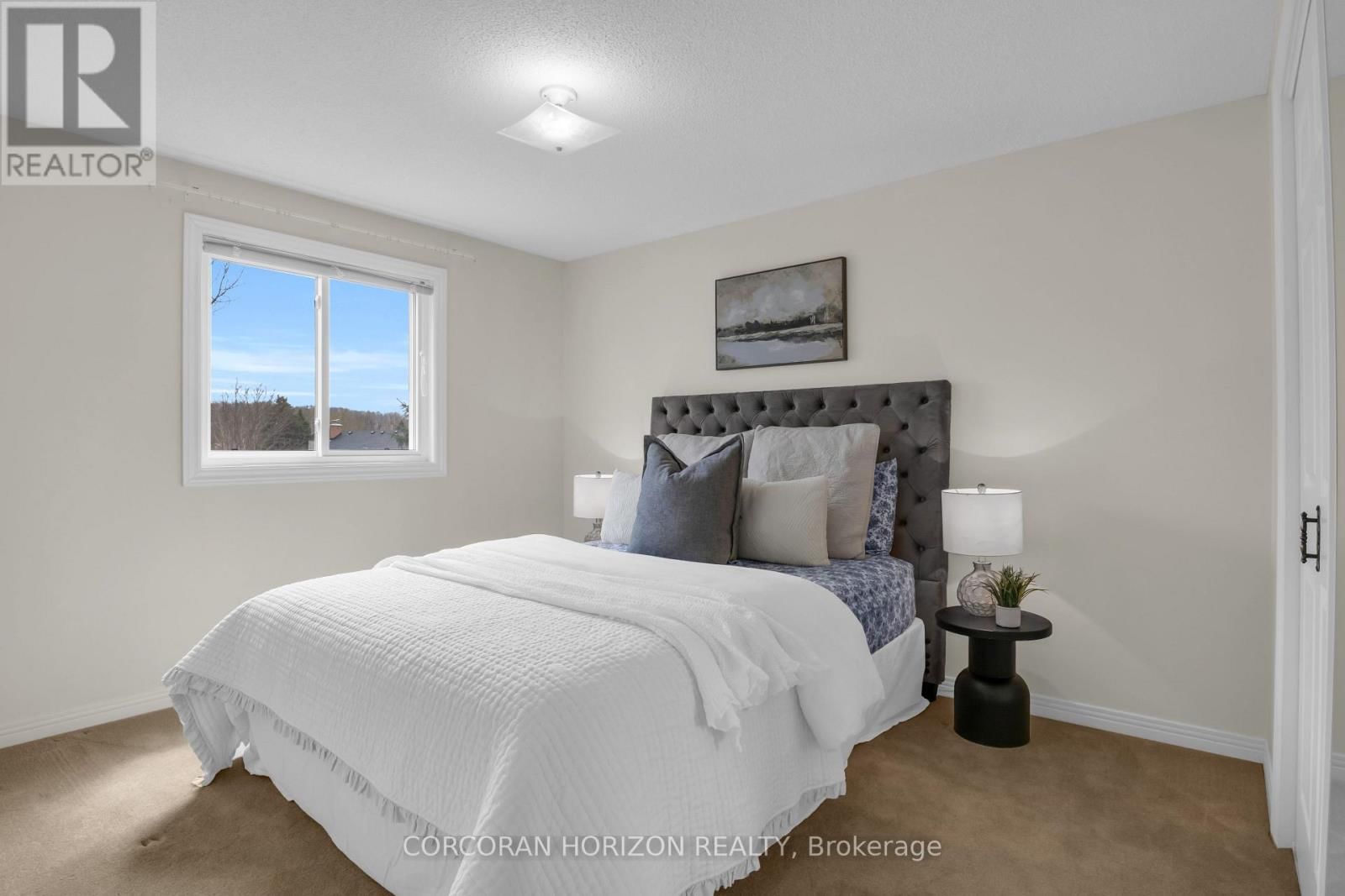 318 BURNETT AVENUE Image 25