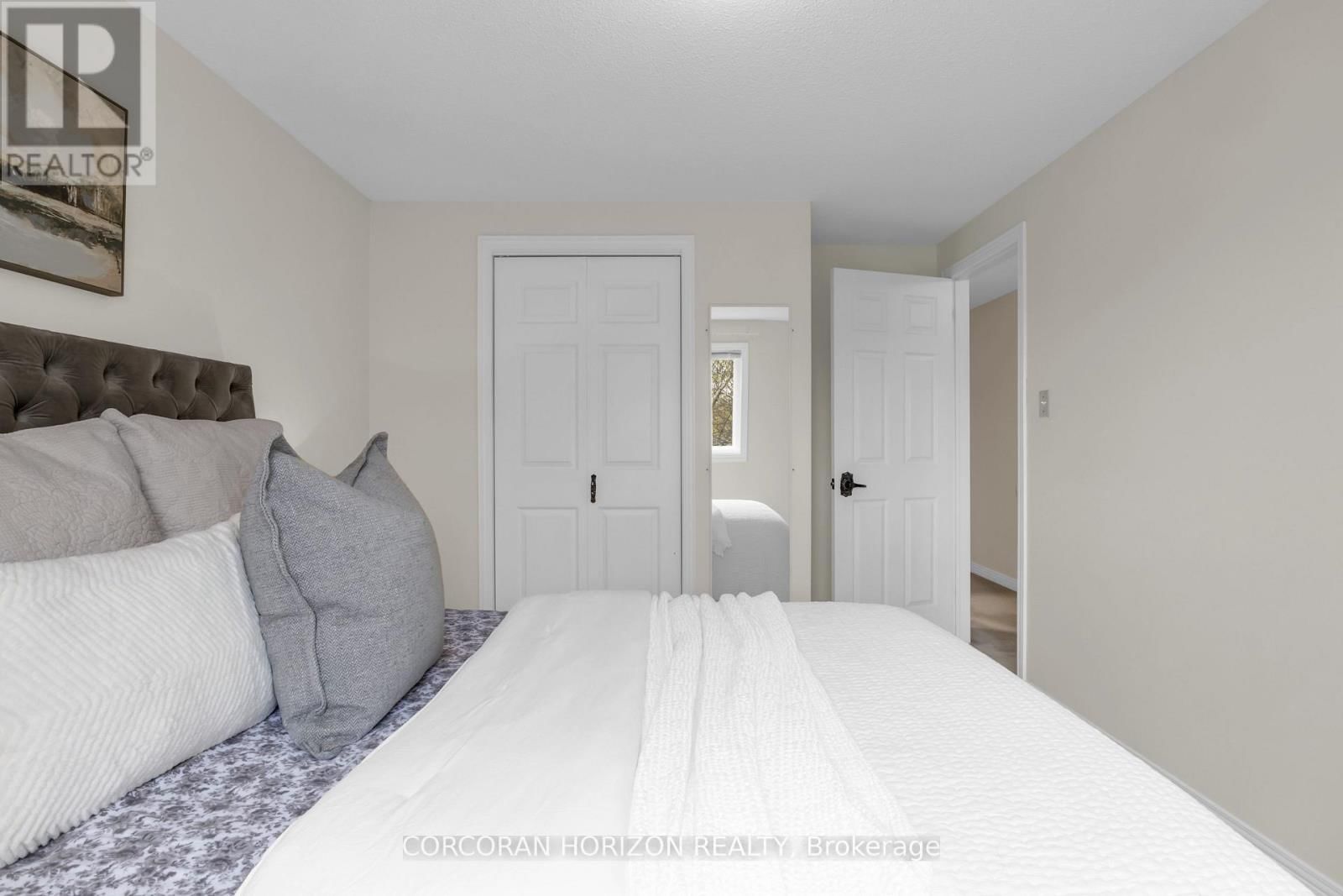 318 BURNETT AVENUE Image 26