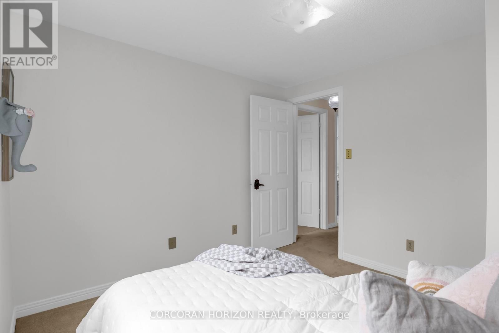 318 BURNETT AVENUE Image 29