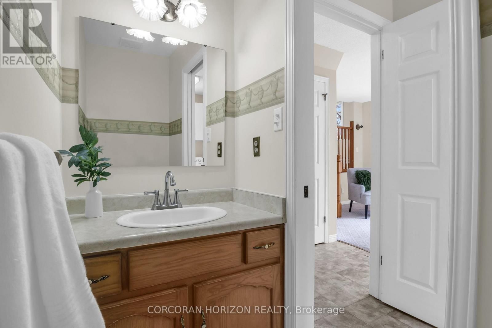 318 BURNETT AVENUE Image 32