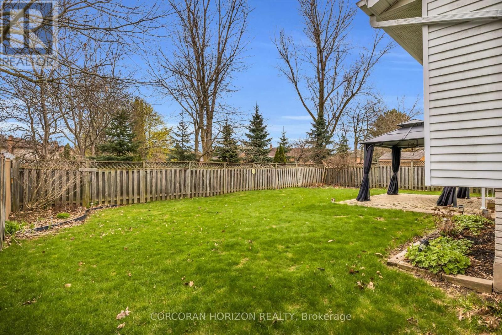 318 BURNETT AVENUE Image 33