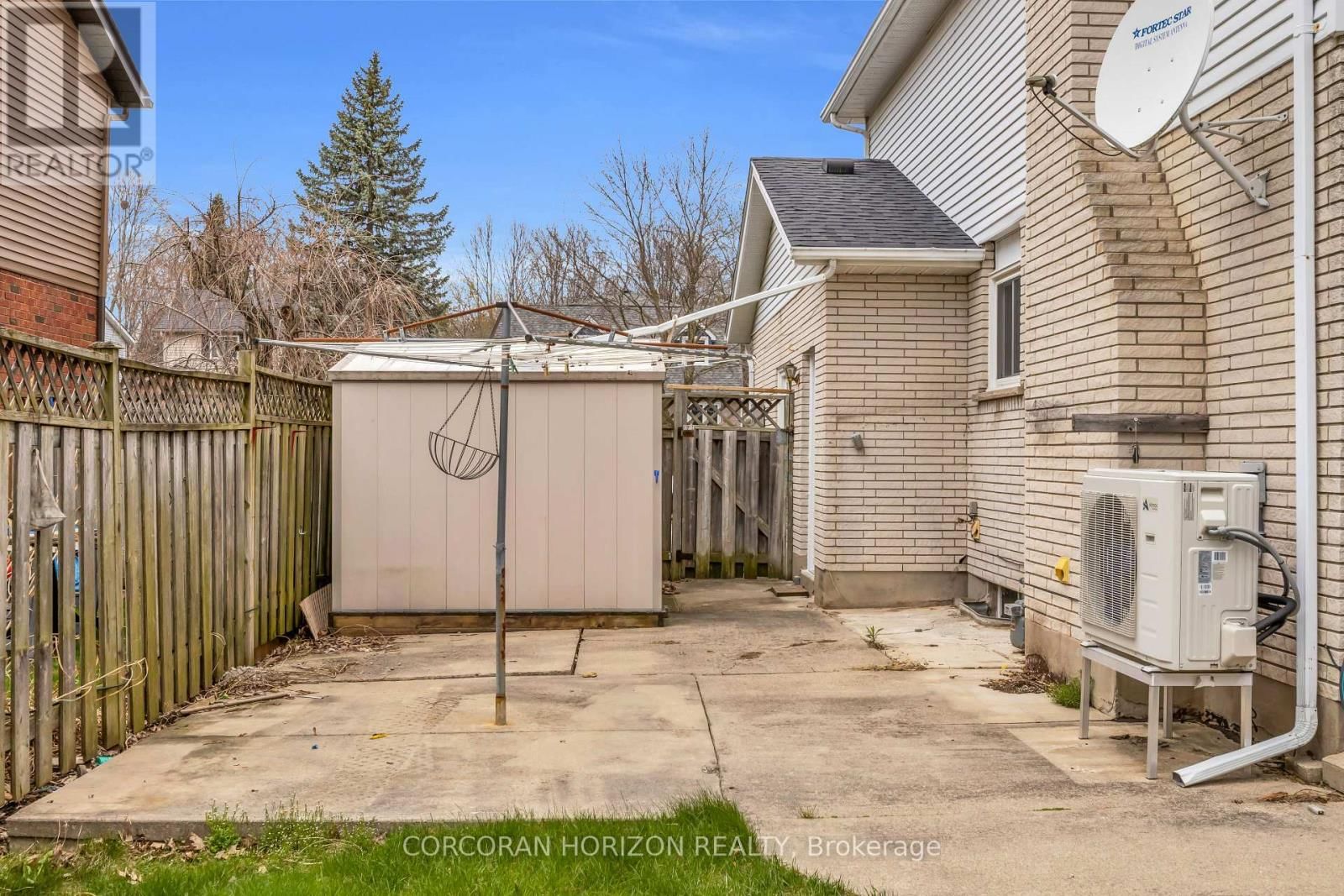 318 BURNETT AVENUE Image 35