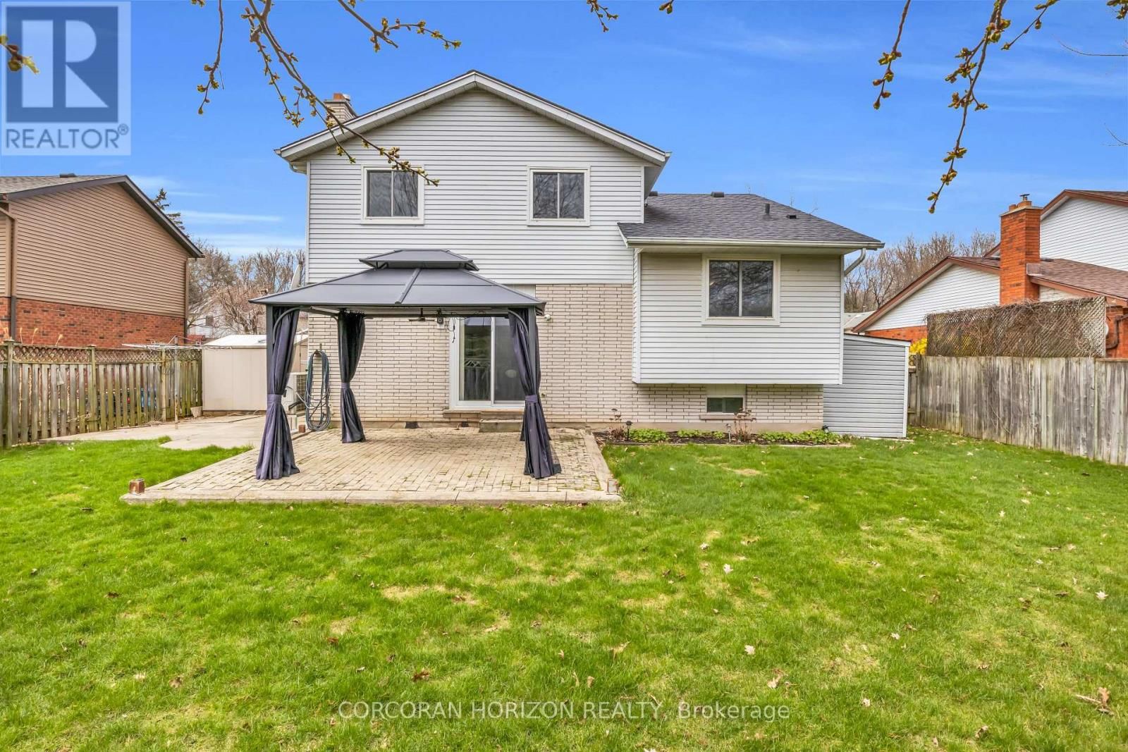 318 BURNETT AVENUE Image 38