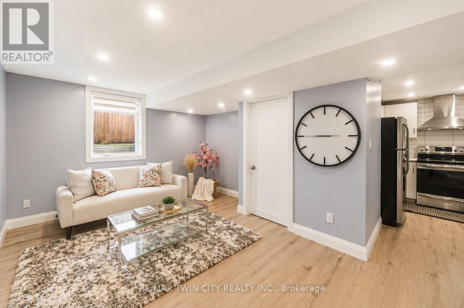 86 CARLYLE DRIVE Image 18