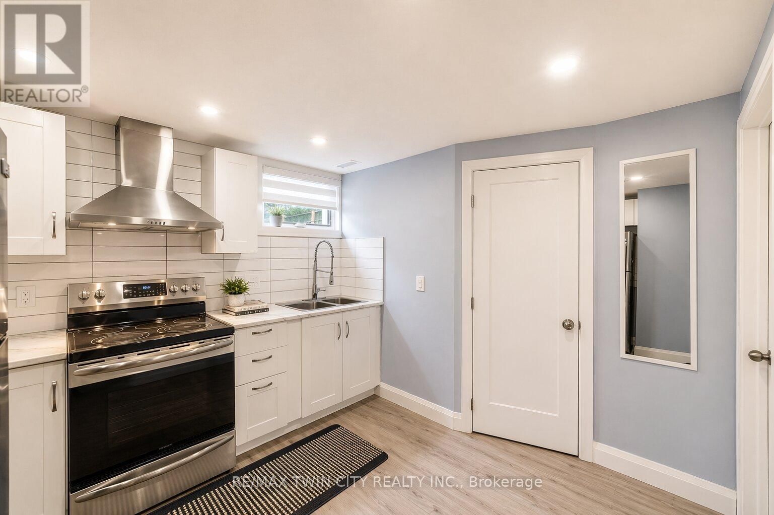 86 CARLYLE DRIVE Image 22