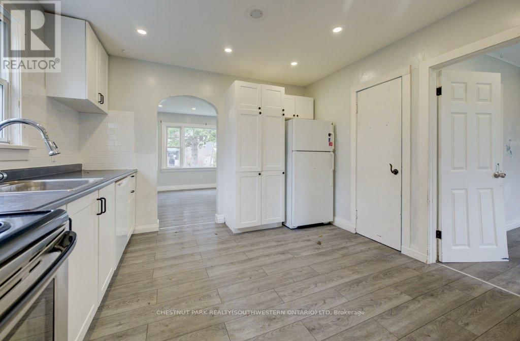 37 CATHERINE STREET Image 15