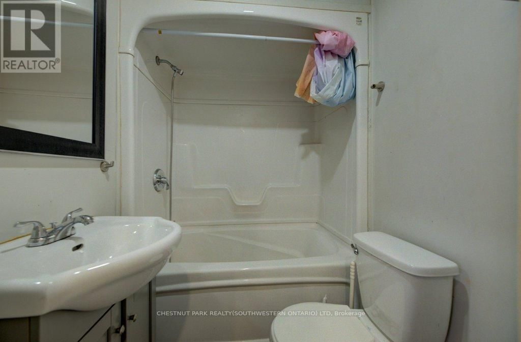 37 CATHERINE STREET Image 27