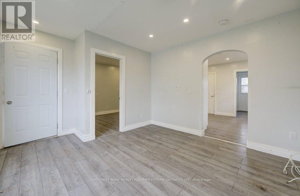 37 CATHERINE STREET Image 8