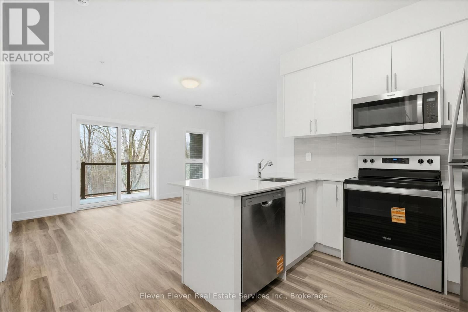 220 - 100 LACKNER PLACE Image 12