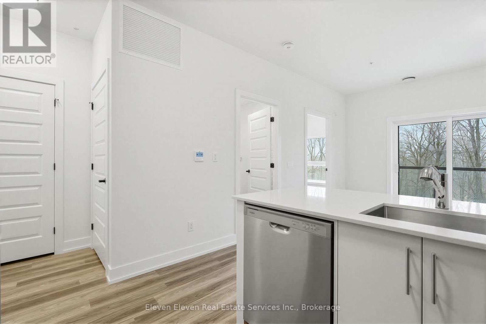 220 - 100 LACKNER PLACE Image 13