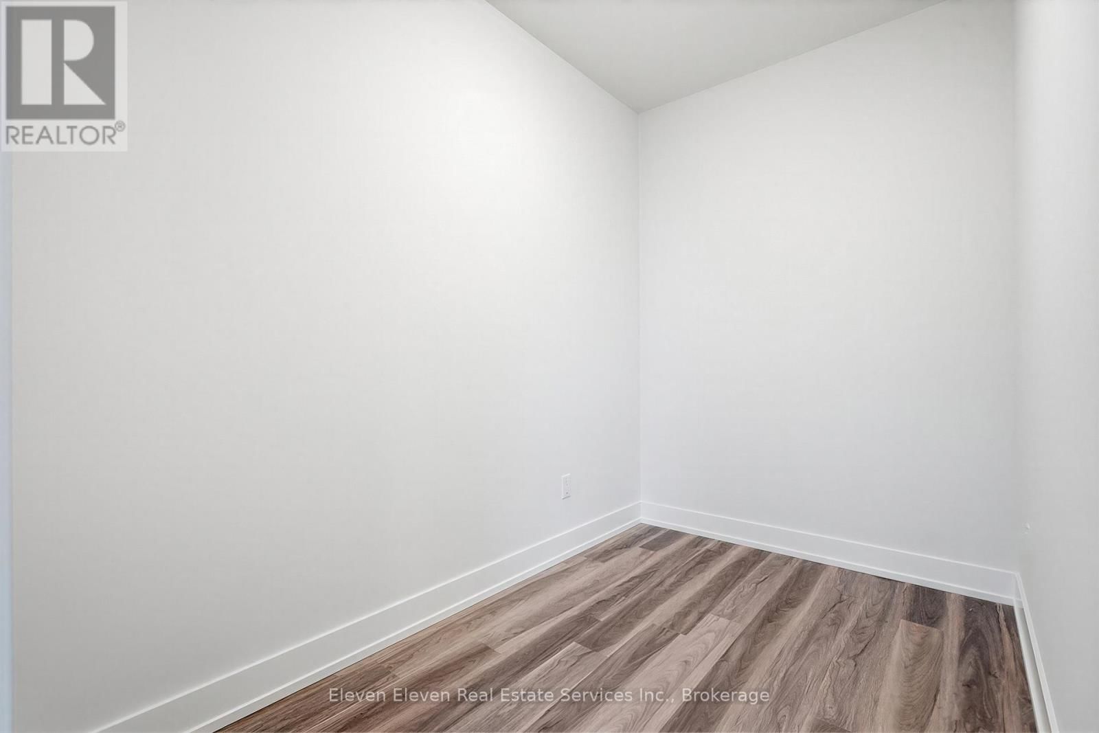 220 - 100 LACKNER PLACE Image 17