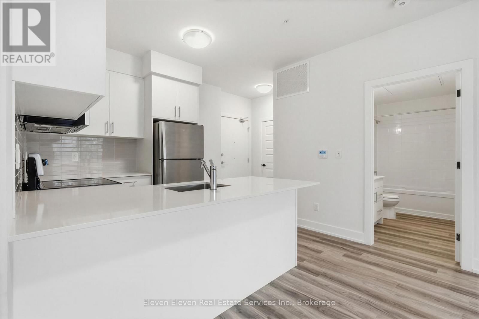 220 - 100 LACKNER PLACE Image 18