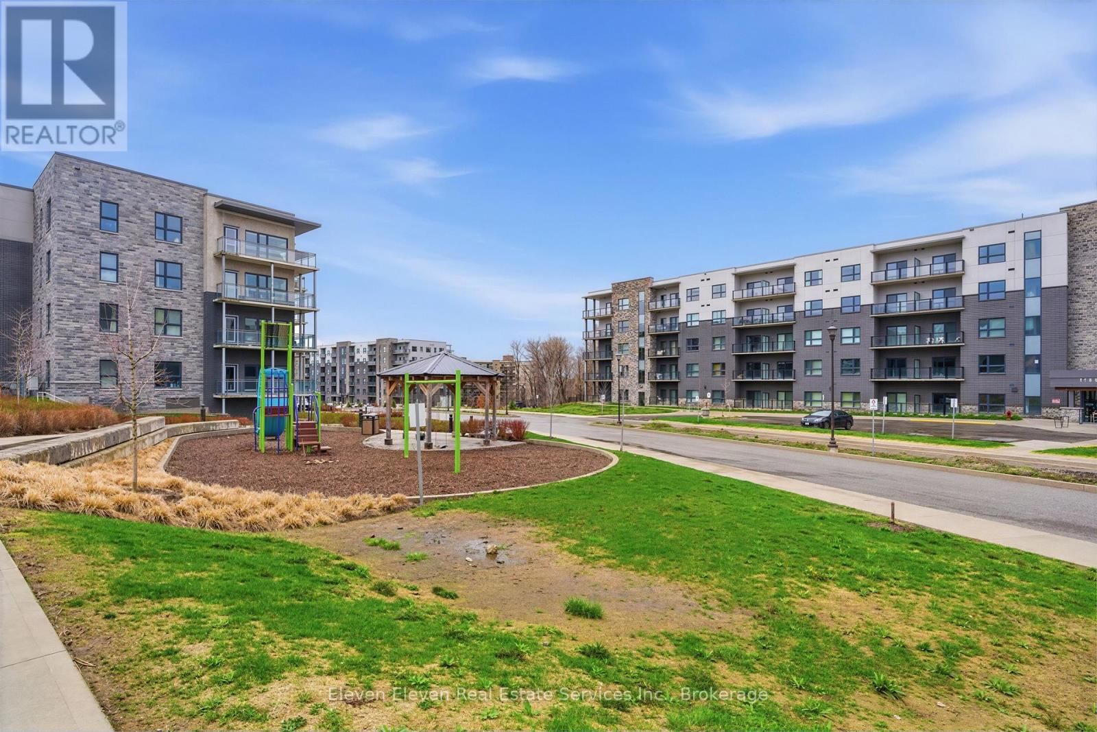 220 - 100 LACKNER PLACE Image 32