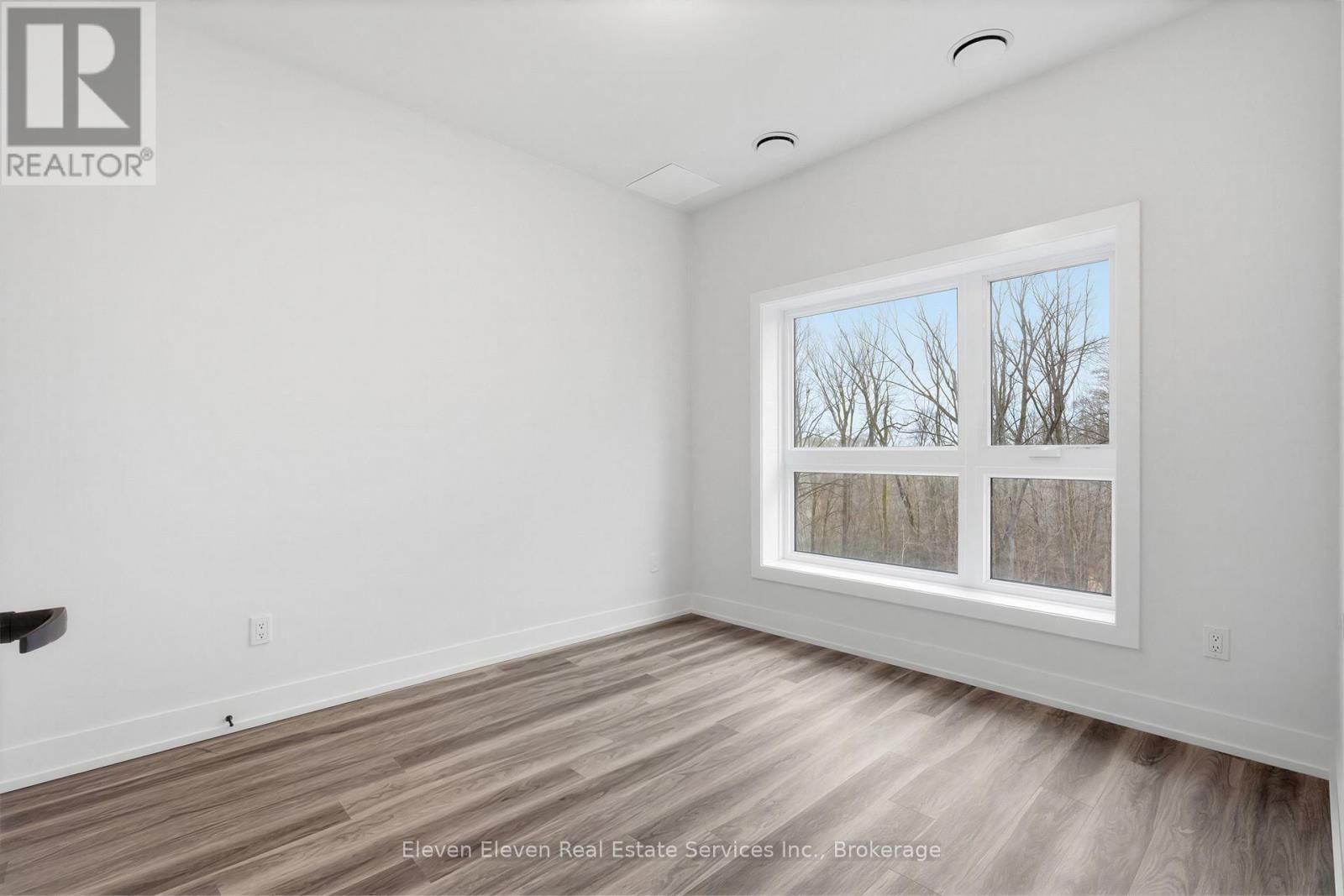 220 - 100 LACKNER PLACE Image 8