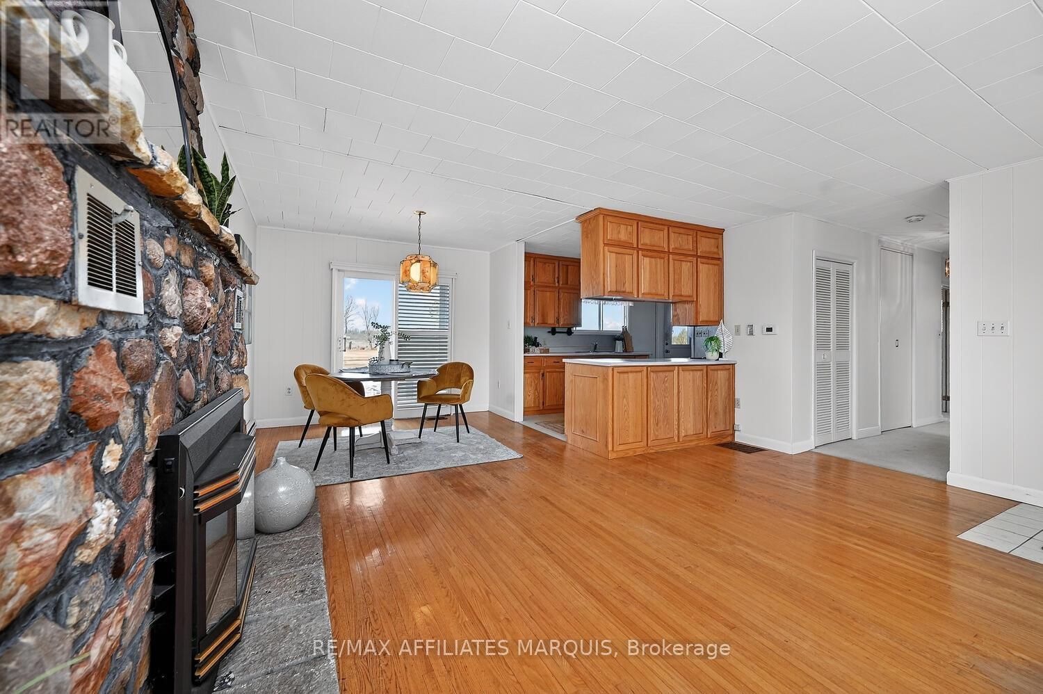 826 HIGHWAY 15 ROAD Image 11