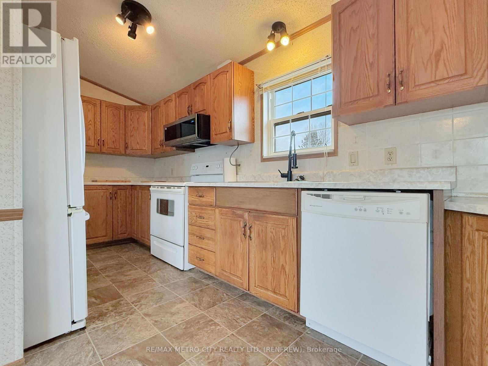 34 SUNSET LANE Image 11