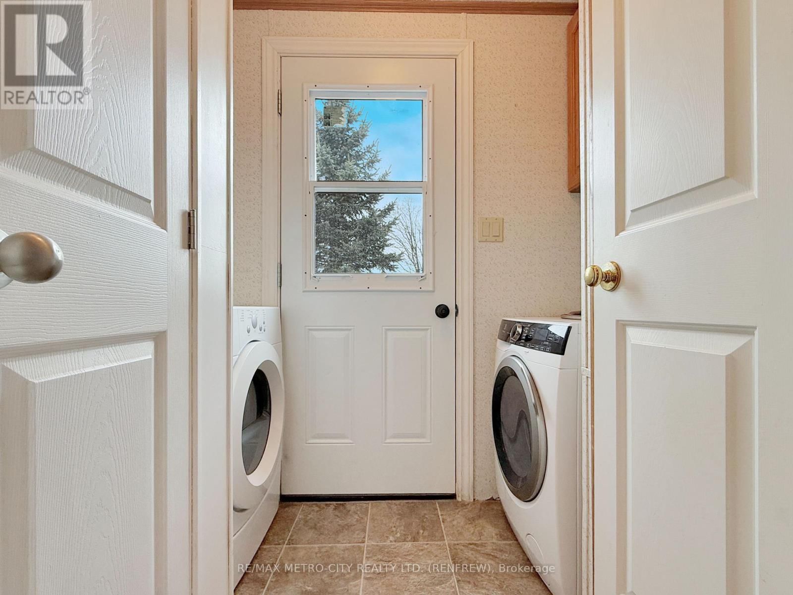 34 SUNSET LANE Image 21