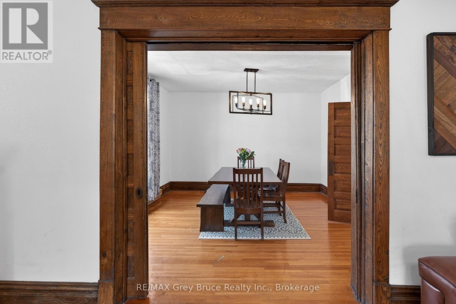 131 2ND AVENUE SOUTHWEST Image 11