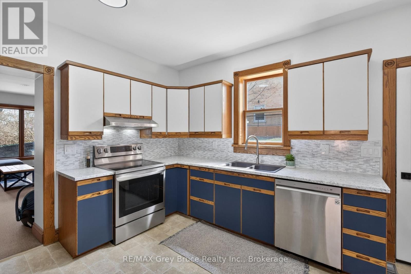 131 2ND AVENUE SOUTHWEST Image 16