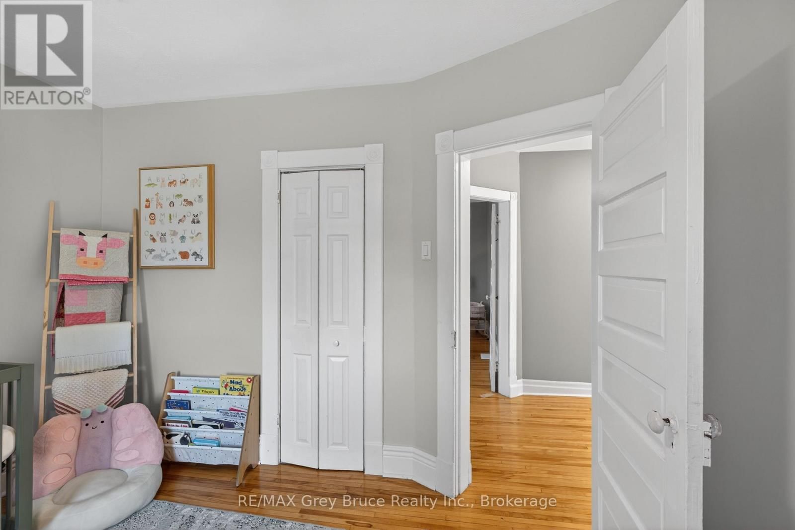 131 2ND AVENUE SOUTHWEST Image 23