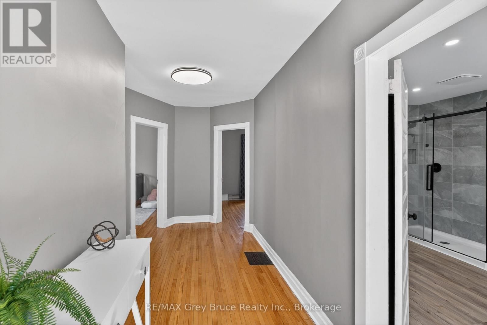 131 2ND AVENUE SOUTHWEST Image 25