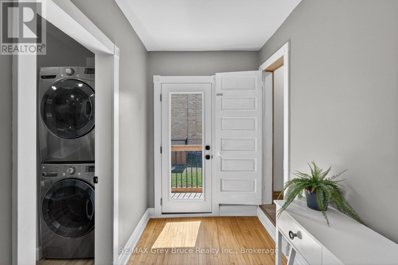 131 2ND AVENUE SOUTHWEST Image 26