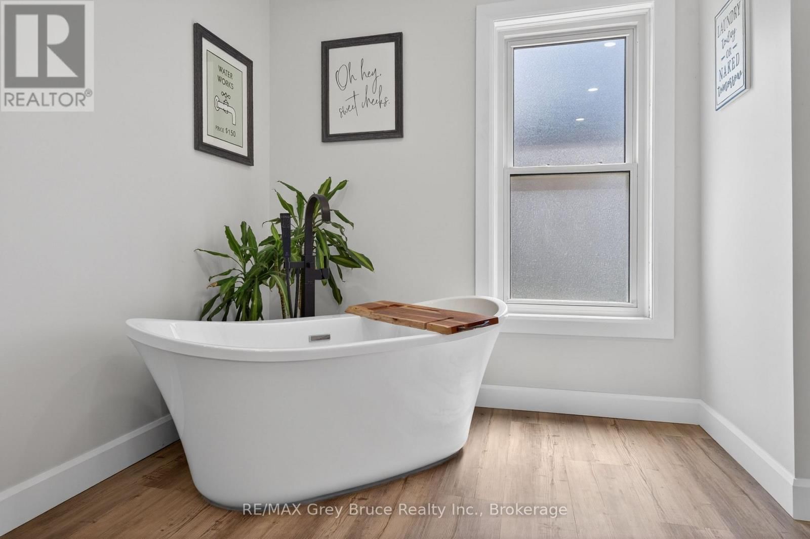 131 2ND AVENUE SOUTHWEST Image 27