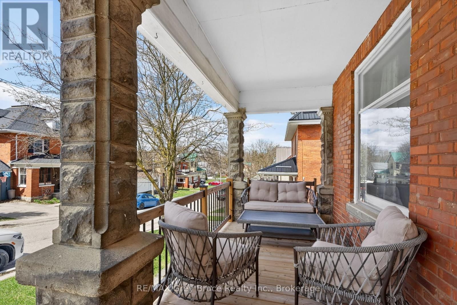 131 2ND AVENUE SOUTHWEST Image 3