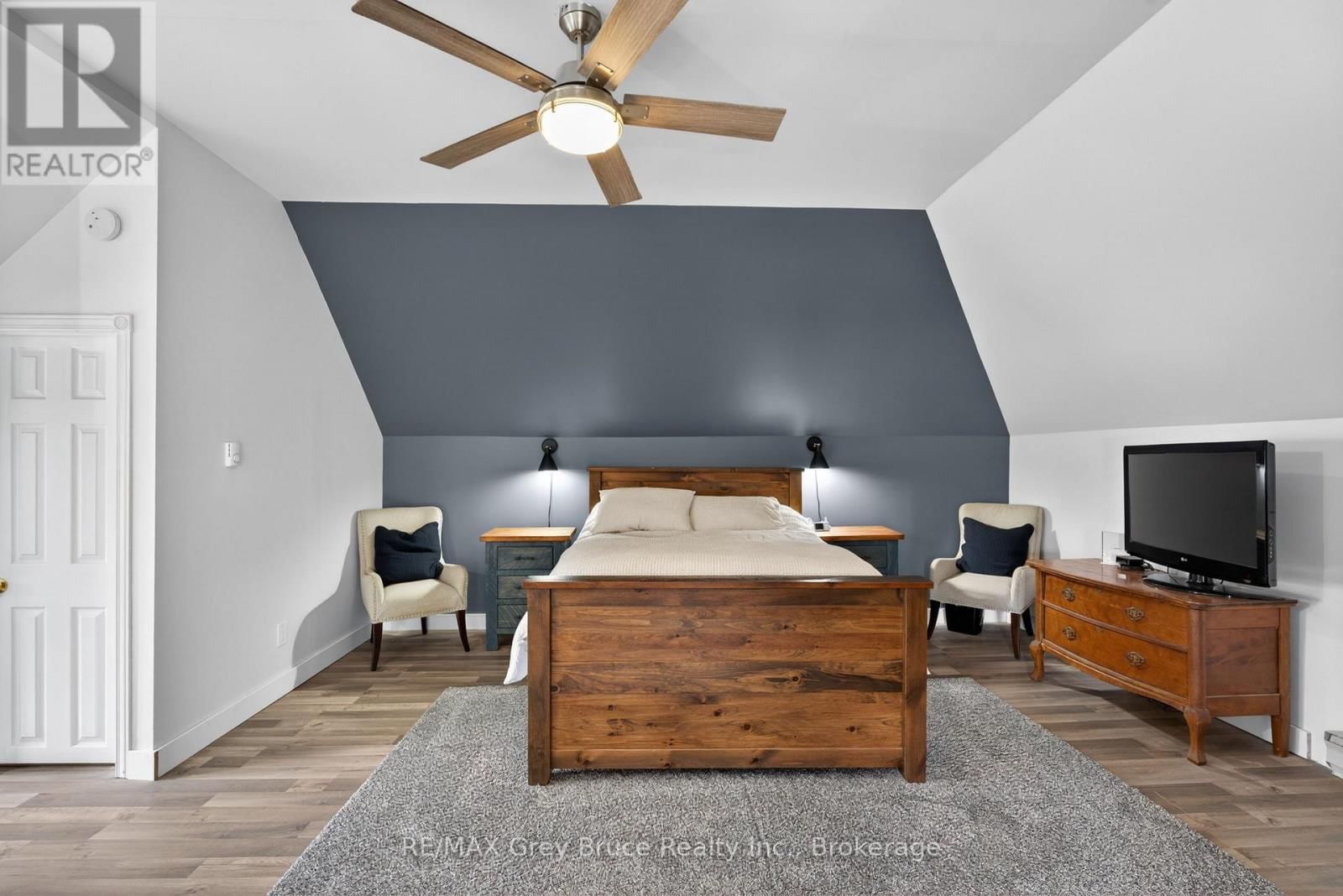 131 2ND AVENUE SOUTHWEST Image 32