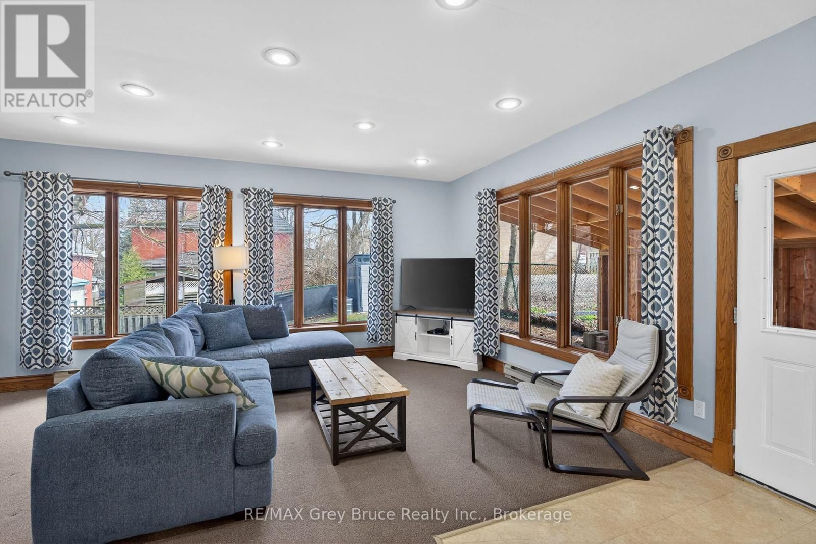 131 2ND AVENUE SOUTHWEST Image 41