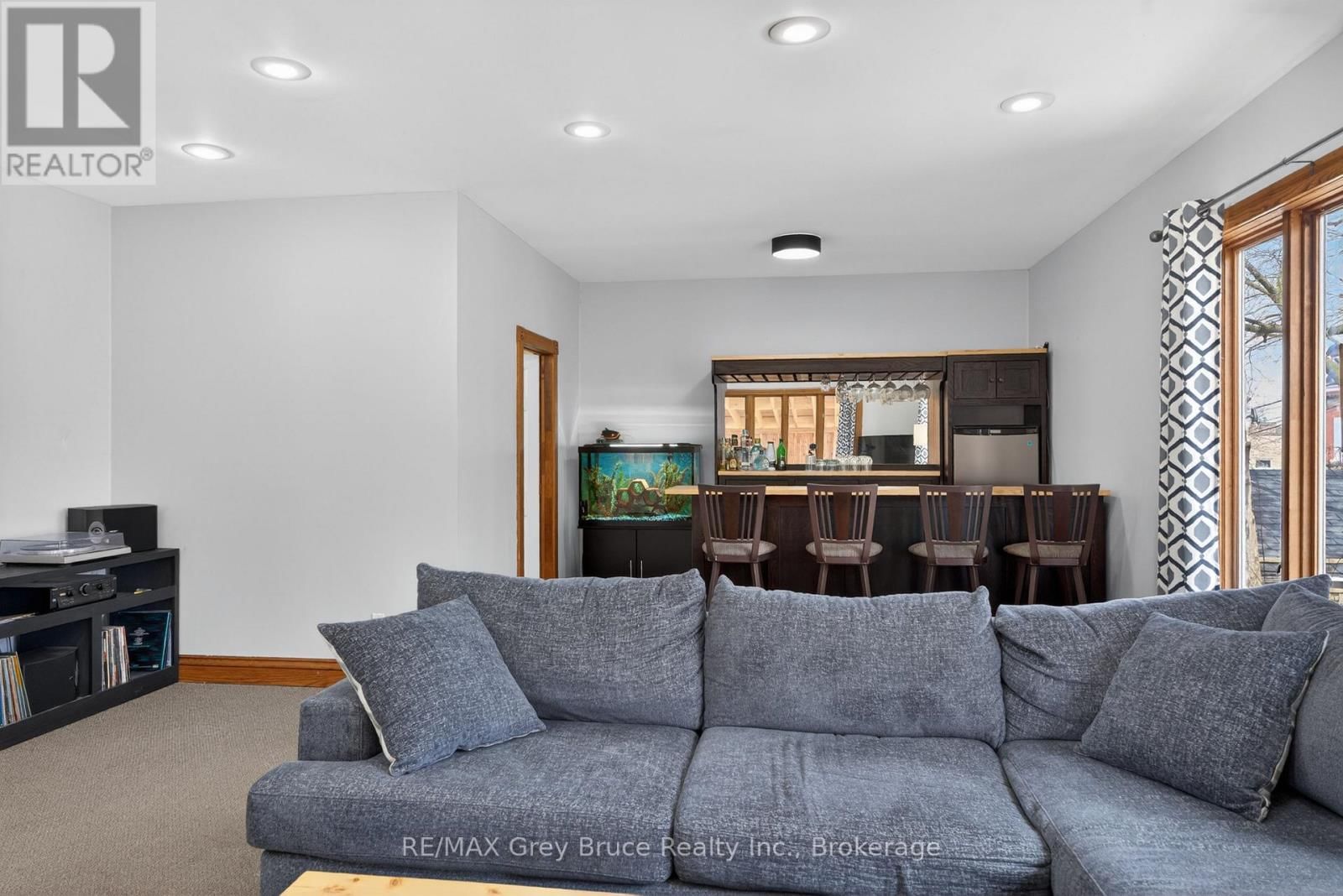 131 2ND AVENUE SOUTHWEST Image 43