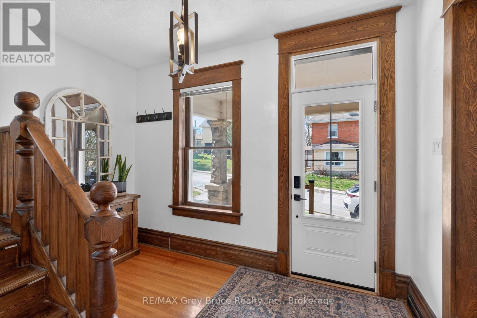 131 2ND AVENUE SOUTHWEST Image 6