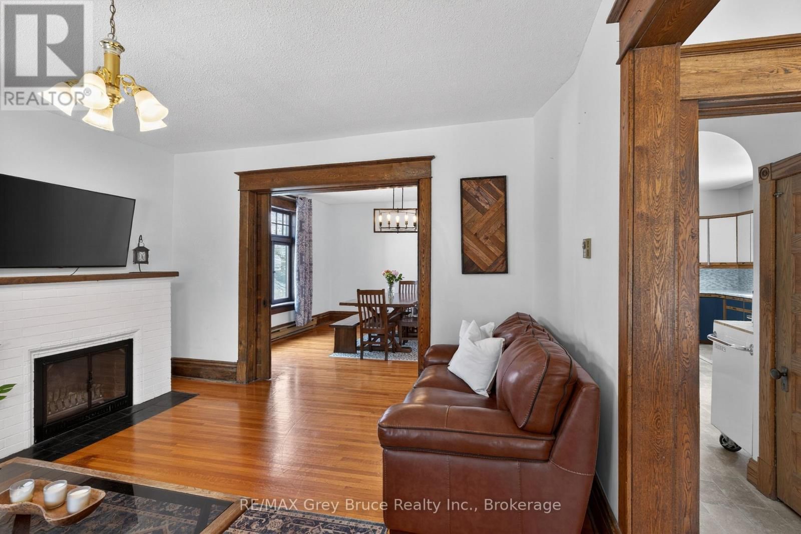 131 2ND AVENUE SOUTHWEST Image 9