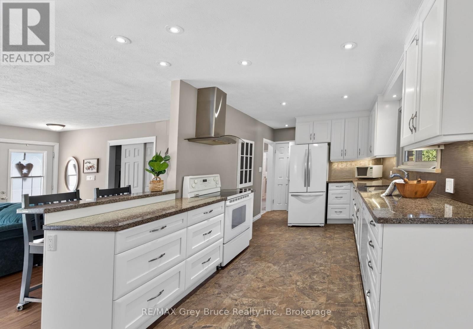 331 8TH AVENUE EAST Image 10