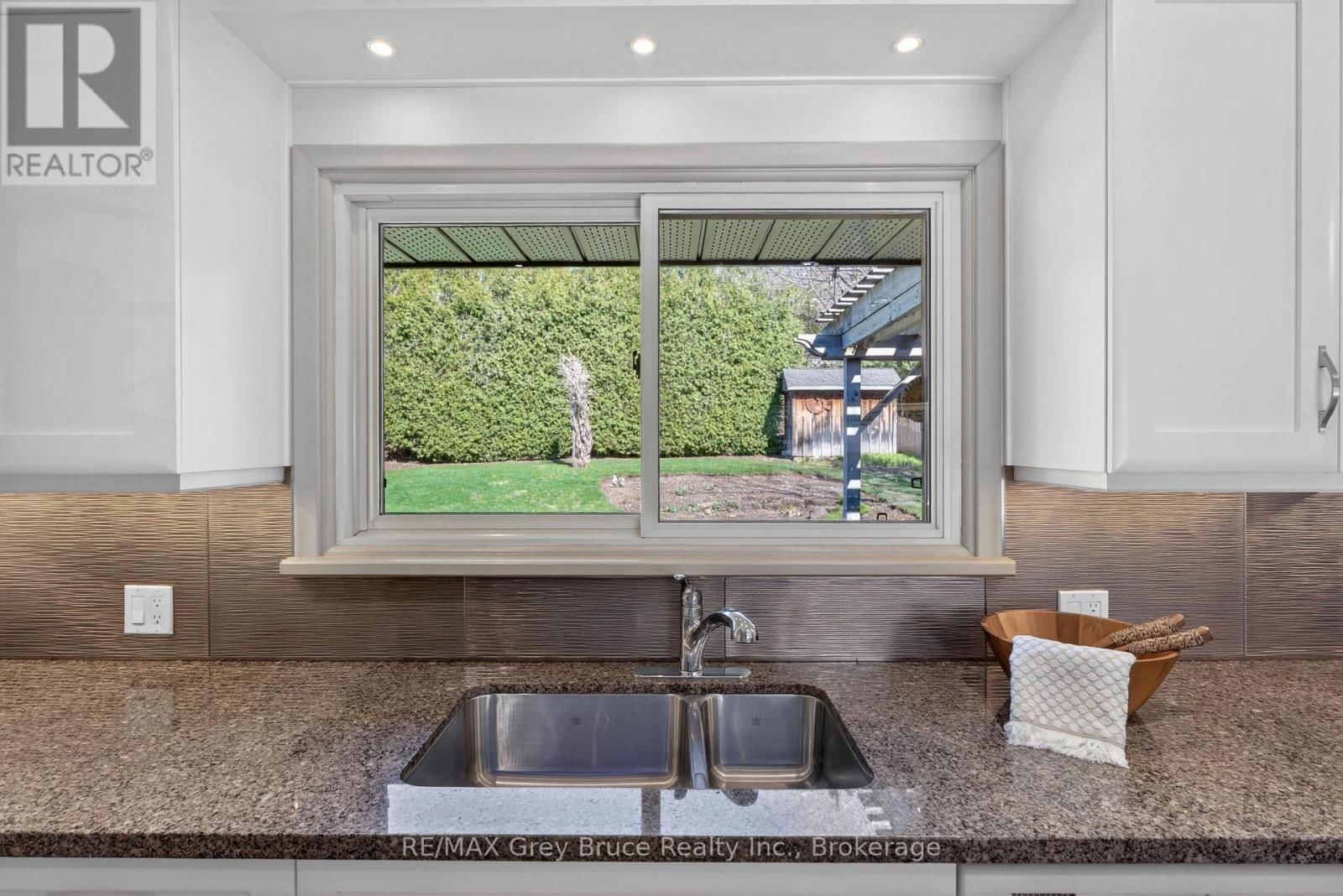 331 8TH AVENUE EAST Image 13