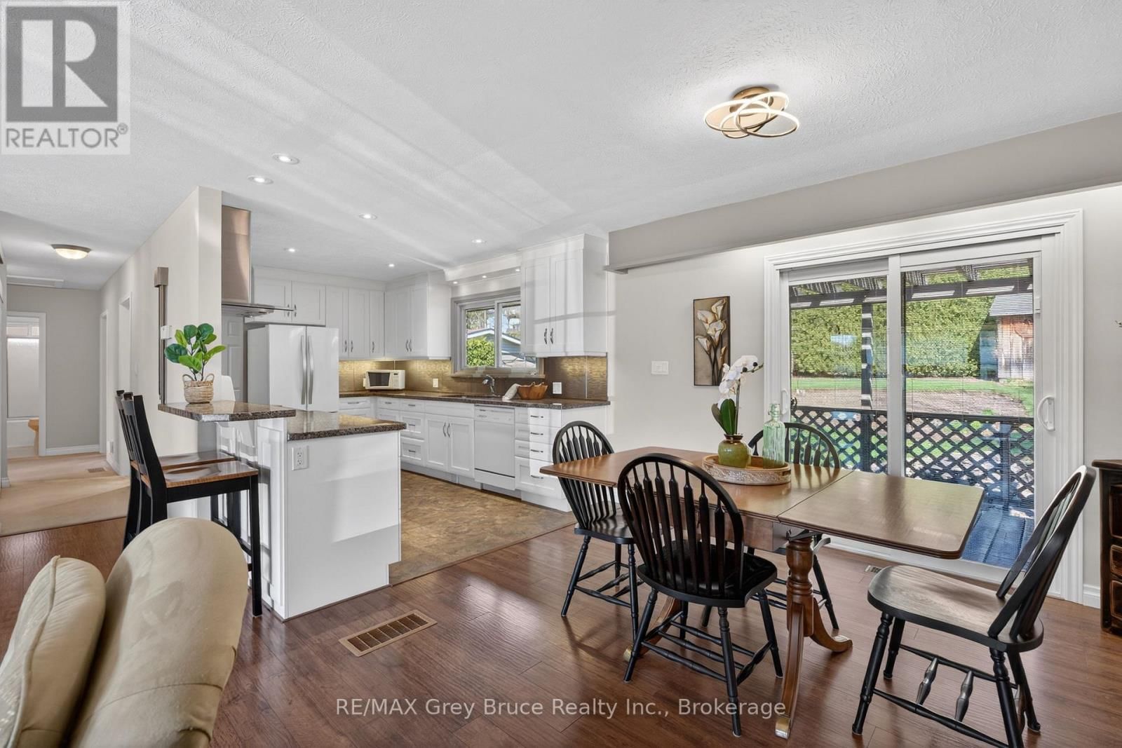 331 8TH AVENUE EAST Image 15