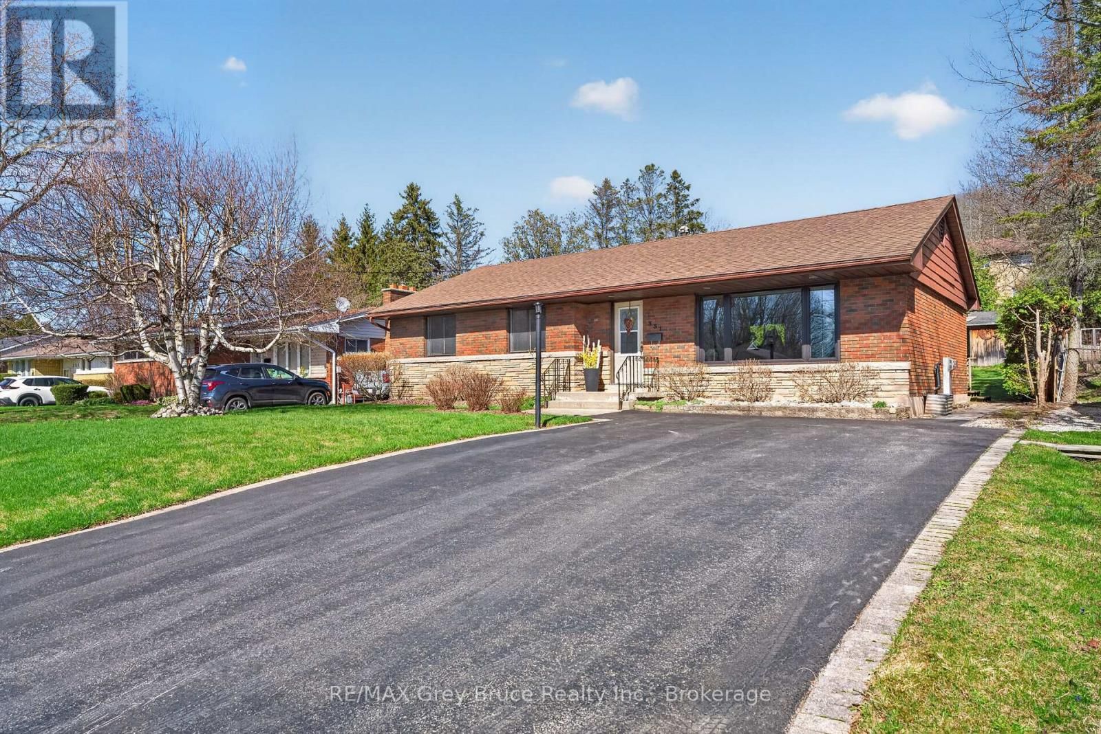 331 8TH AVENUE EAST Image 2