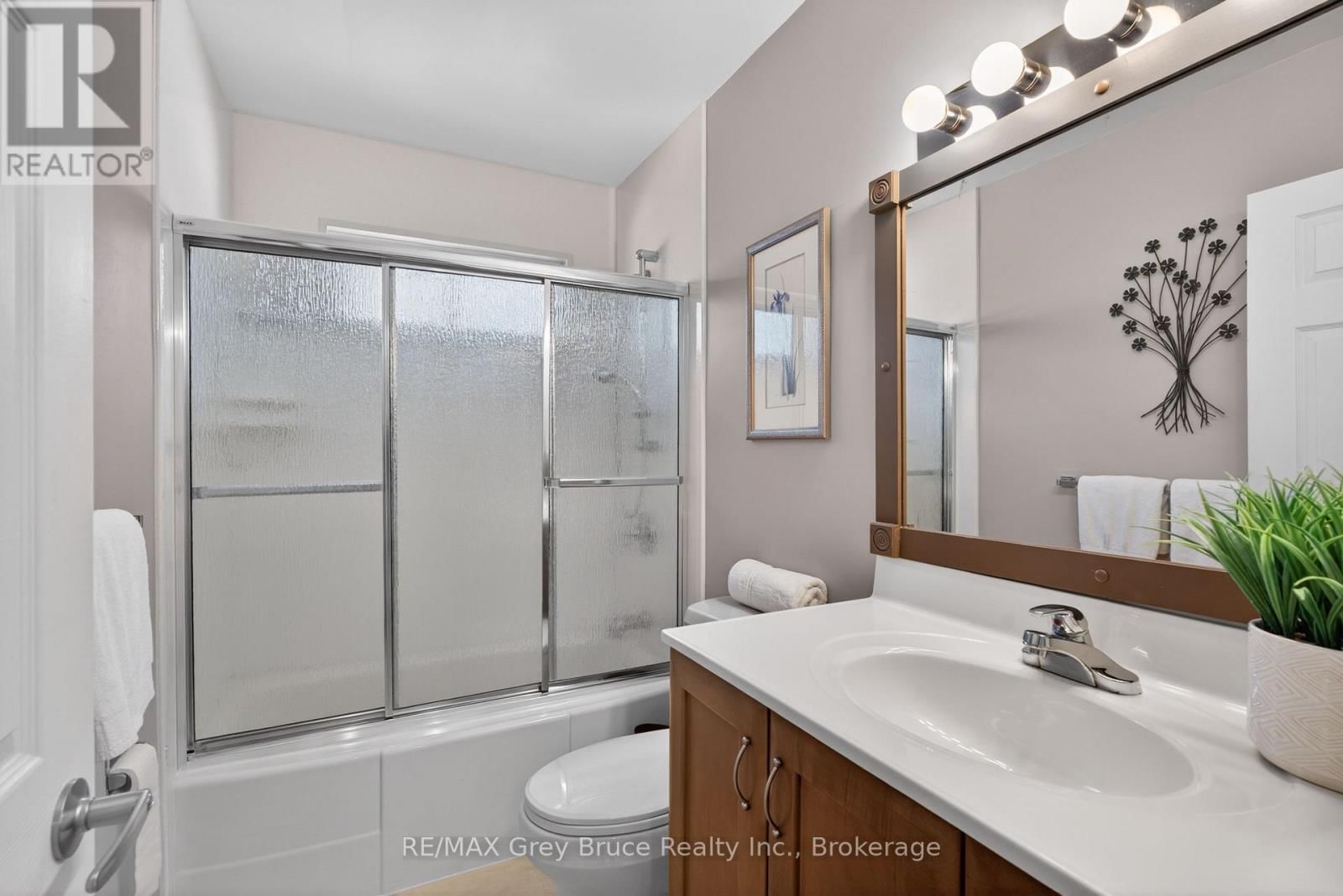 331 8TH AVENUE EAST Image 23