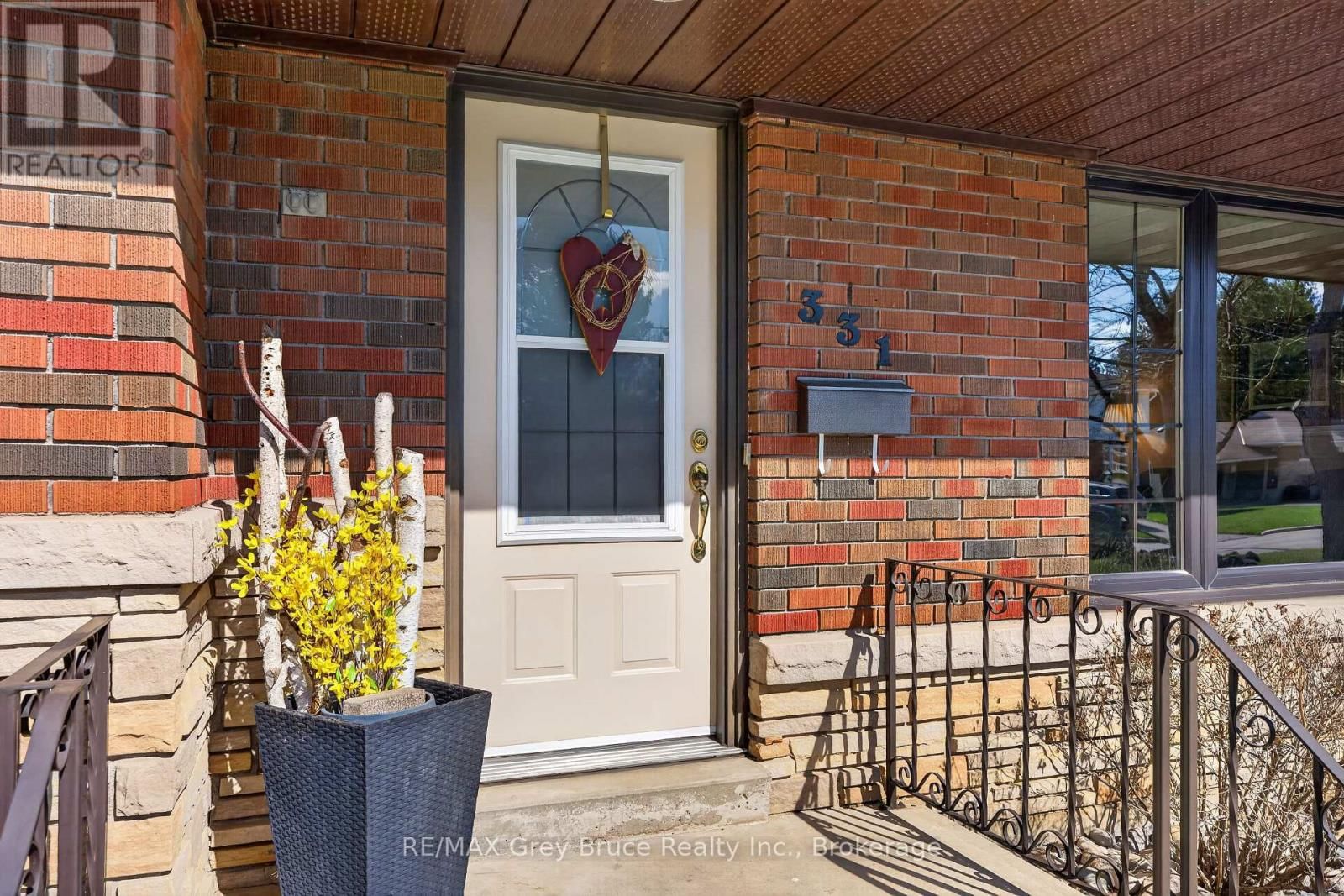 331 8TH AVENUE EAST Image 3