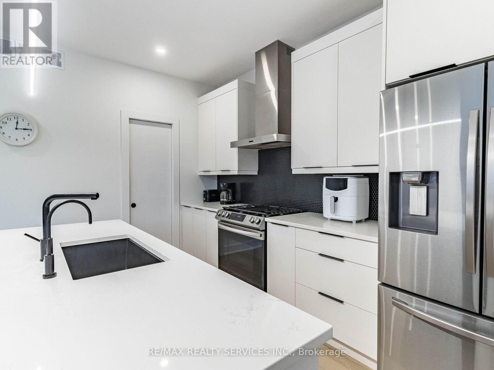 18 PRINCETON COMMON STREET Image 15