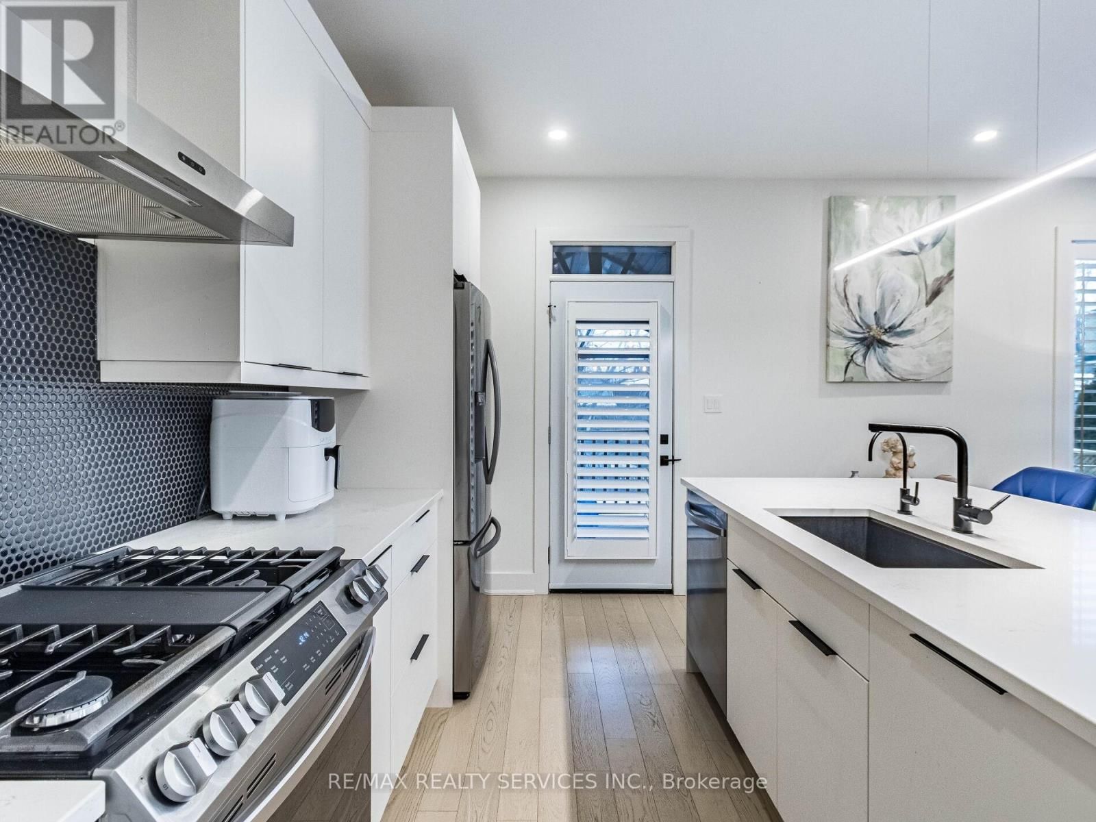 18 PRINCETON COMMON STREET Image 16