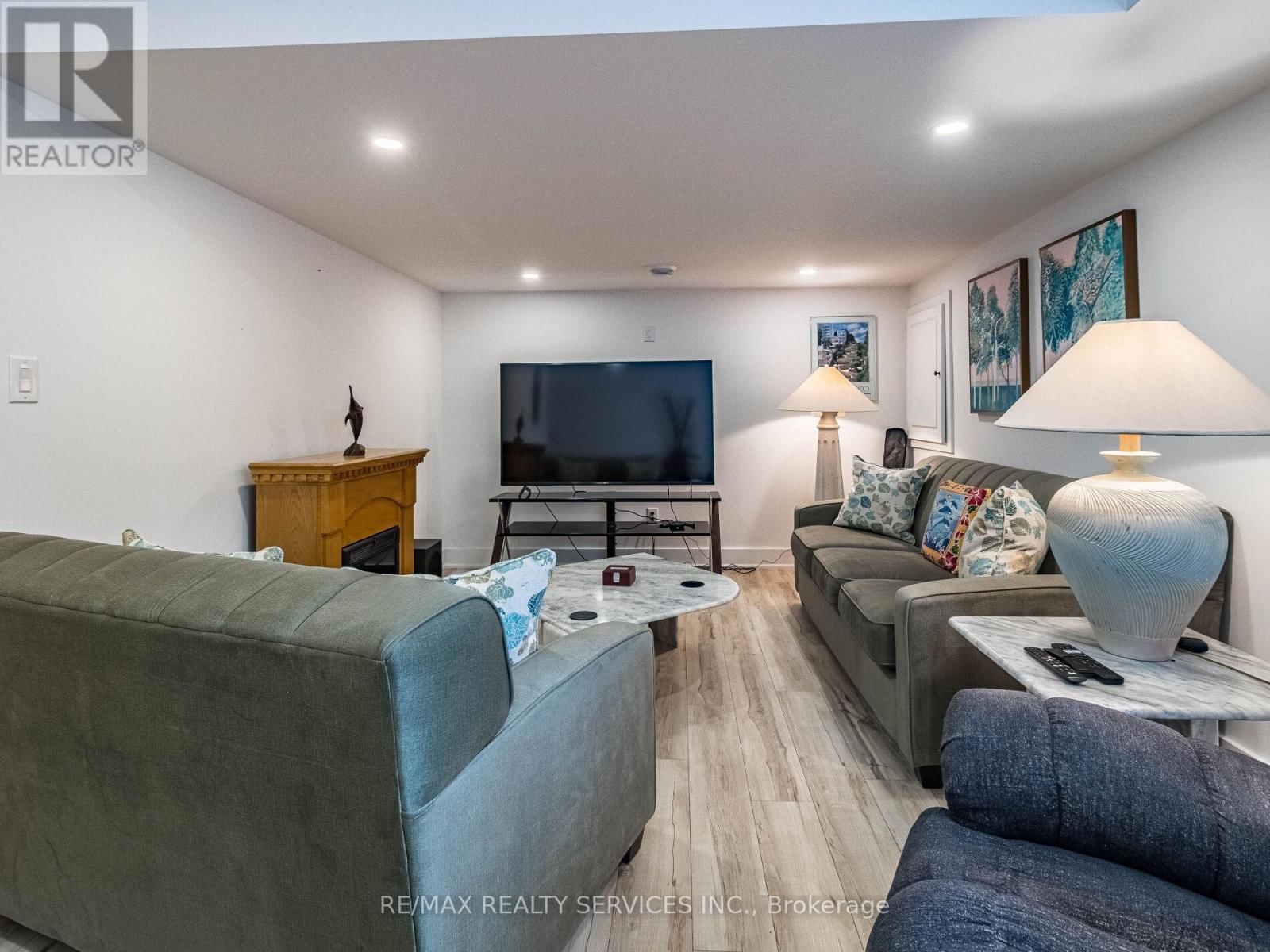 18 PRINCETON COMMON STREET Image 25