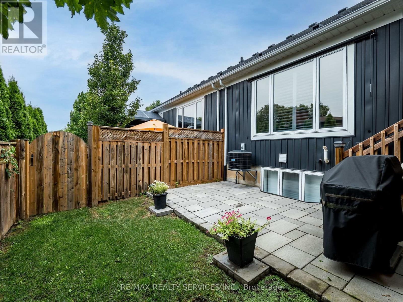 18 PRINCETON COMMON STREET Image 33