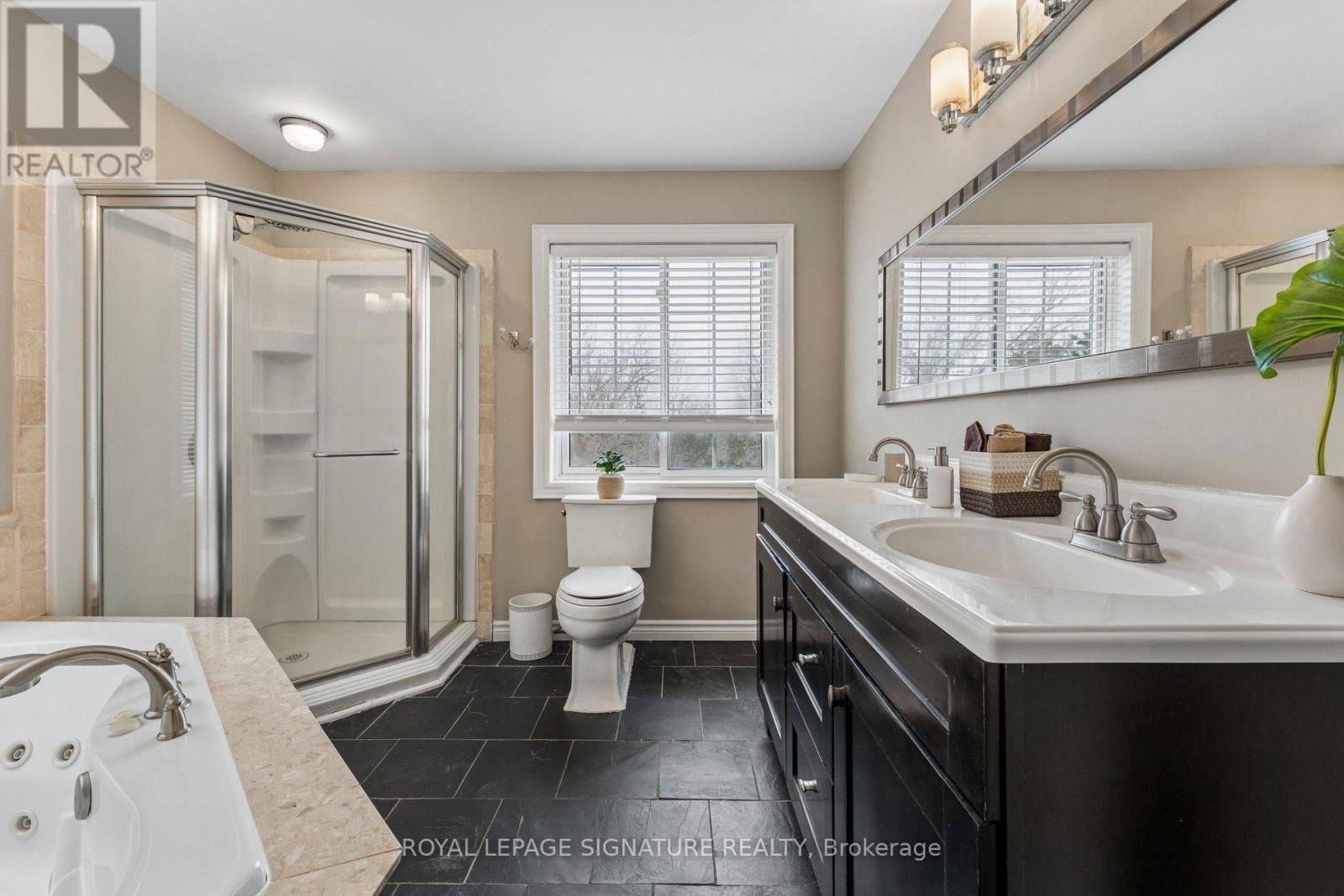 16 HILLTOP CRESCENT Image 16