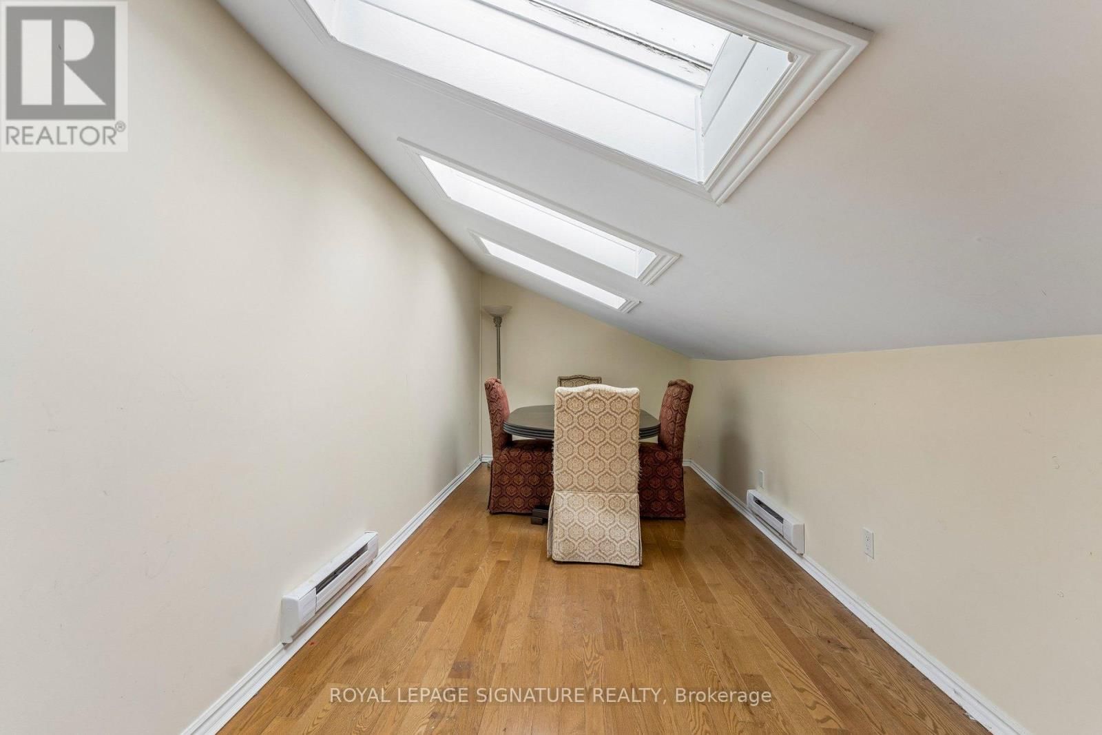 16 HILLTOP CRESCENT Image 25