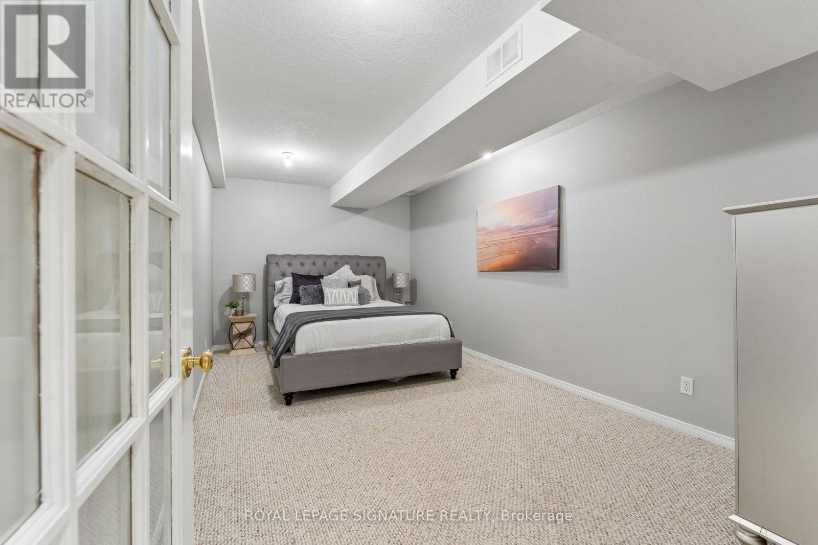 16 HILLTOP CRESCENT Image 26