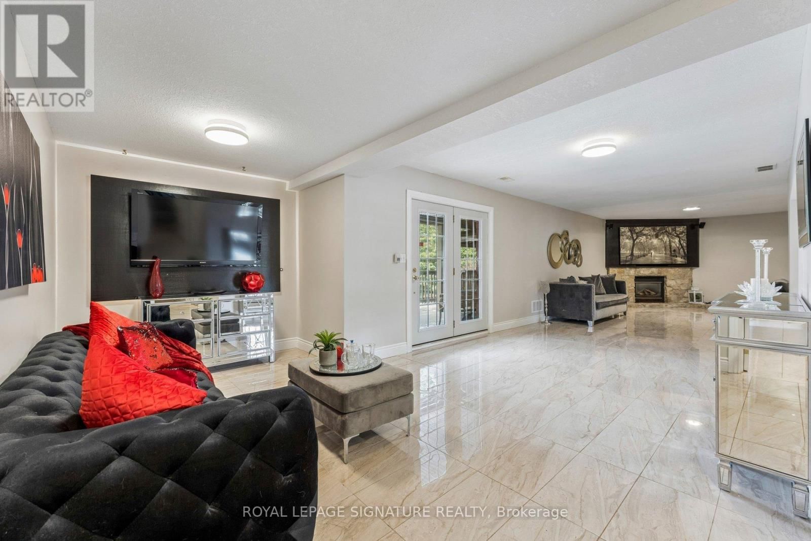 16 HILLTOP CRESCENT Image 28